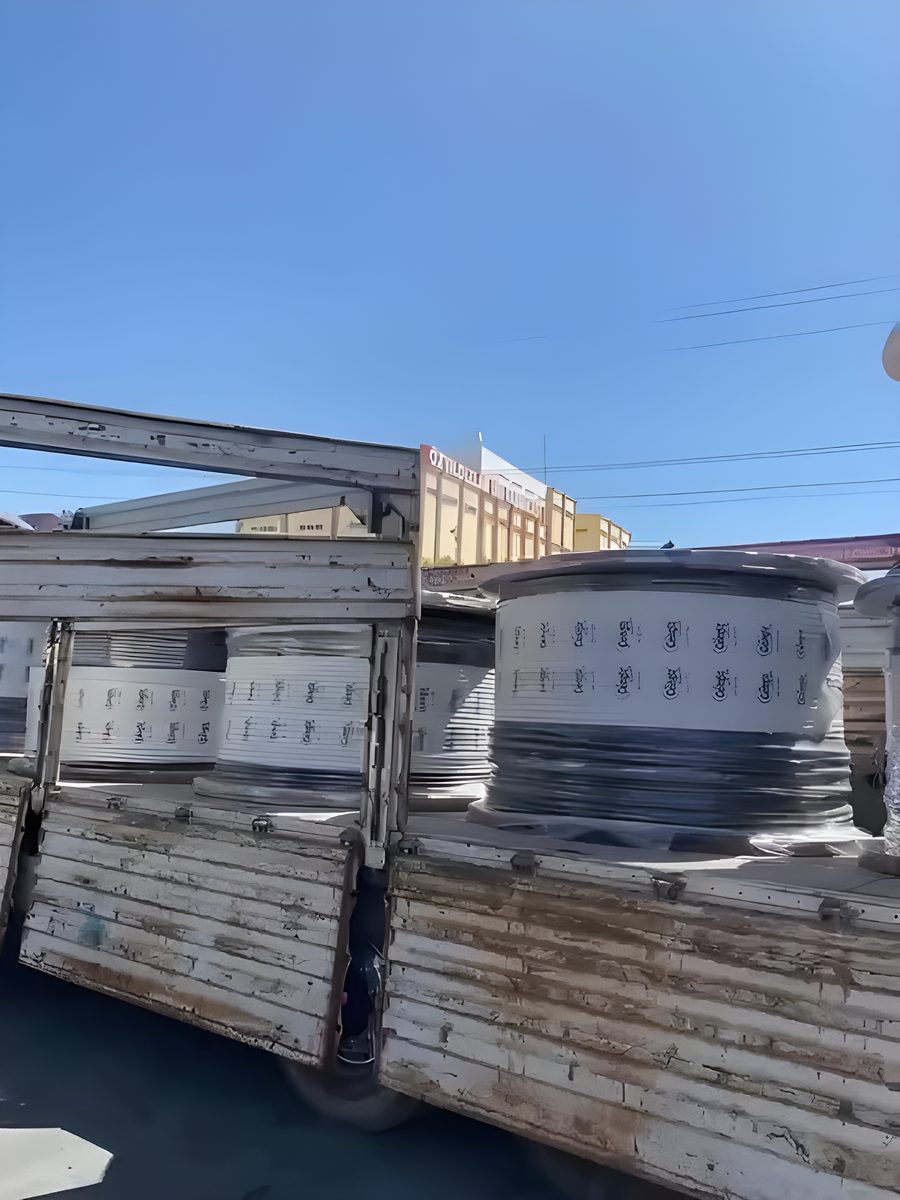 Yüklemesi tamamlanan tır